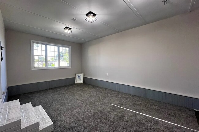 Building Photo - NEW LISTING!!!!!