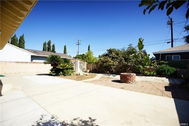 Building Photo - 6012 Oak Ave