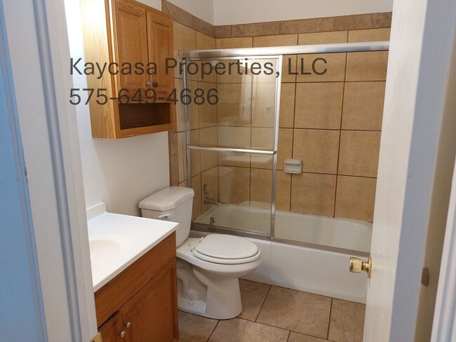 Building Photo - Roomy Duplex Apartment Convenient to NMSU