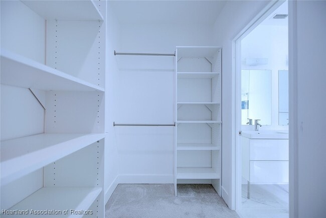 Building Photo - 827 Renault Ave