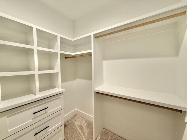 Building Photo - **OFFERING RENT PROMOTION FOR THE FIRST 6 MONTHS, REFUNDABLE APPLICATION FEES & $200 MOVE IN PROM...