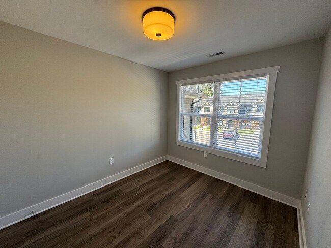 Building Photo - Sunburst Villa Luxury Townhouse