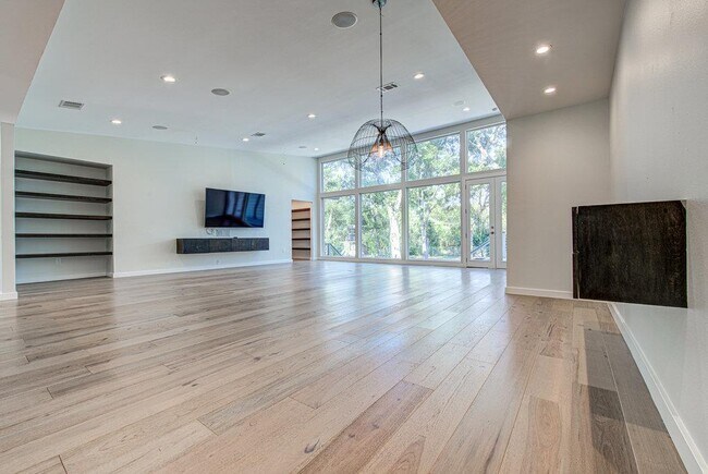 Building Photo - 6106 Shoal Creek Blvd