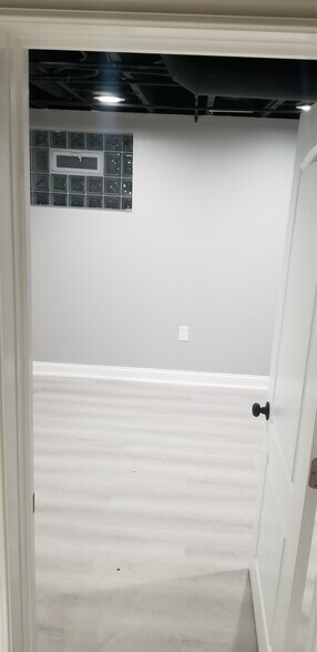 bedroom 2 - 7920 S Manistee Ave