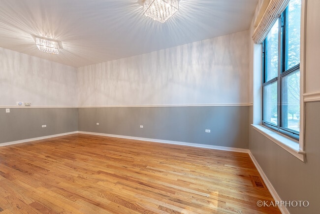 Building Photo - 468 W Elm St