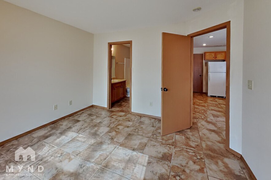 Building Photo - 1120 S Clifton Ave