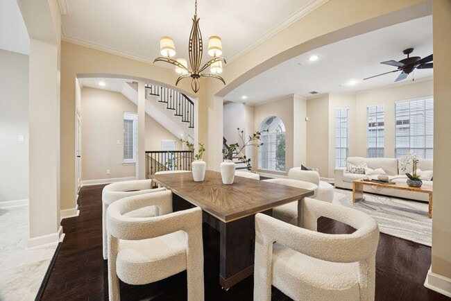 Building Photo - 5407 Lillian St