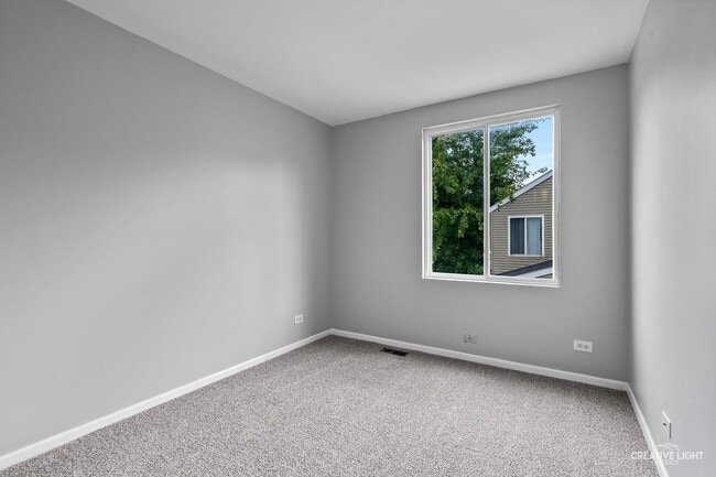 Building Photo - 911 Symphony Dr