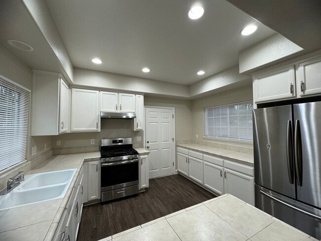 Building Photo - Available NOW - Stunning 3 Bed, 3 Bath Home in North Chico