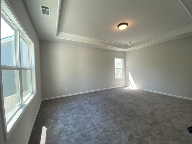 Building Photo - 5037 Silver Fox Trl