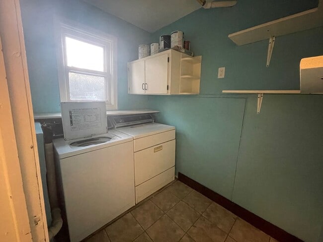 Building Photo - 3 Bedroom Kenwood Home