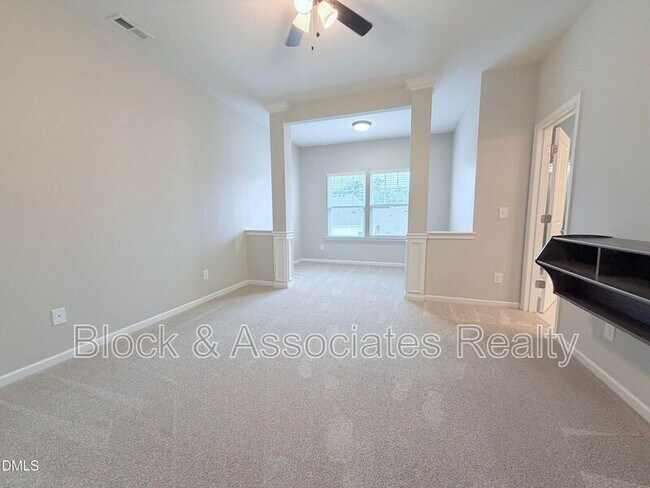 Building Photo - 565 Grand Central Sta