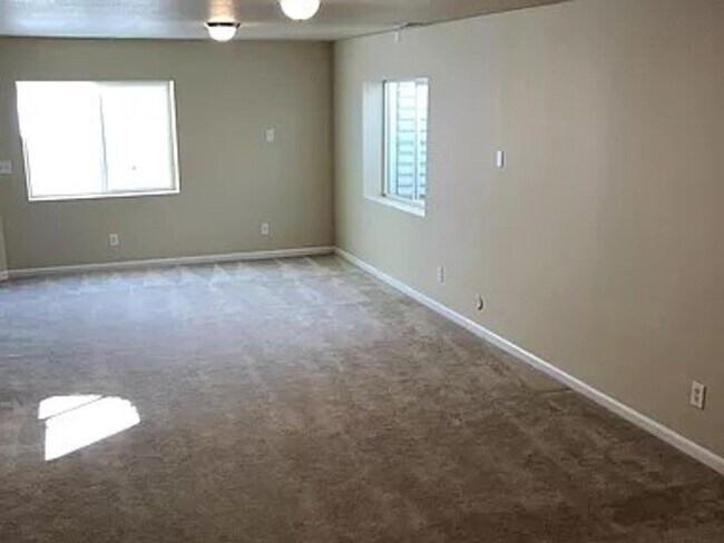Building Photo - 1319 Lily Lake Dr