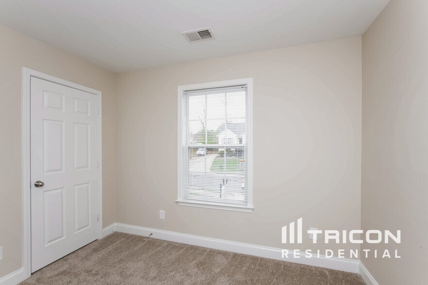 Building Photo - 2457 Terra Dr