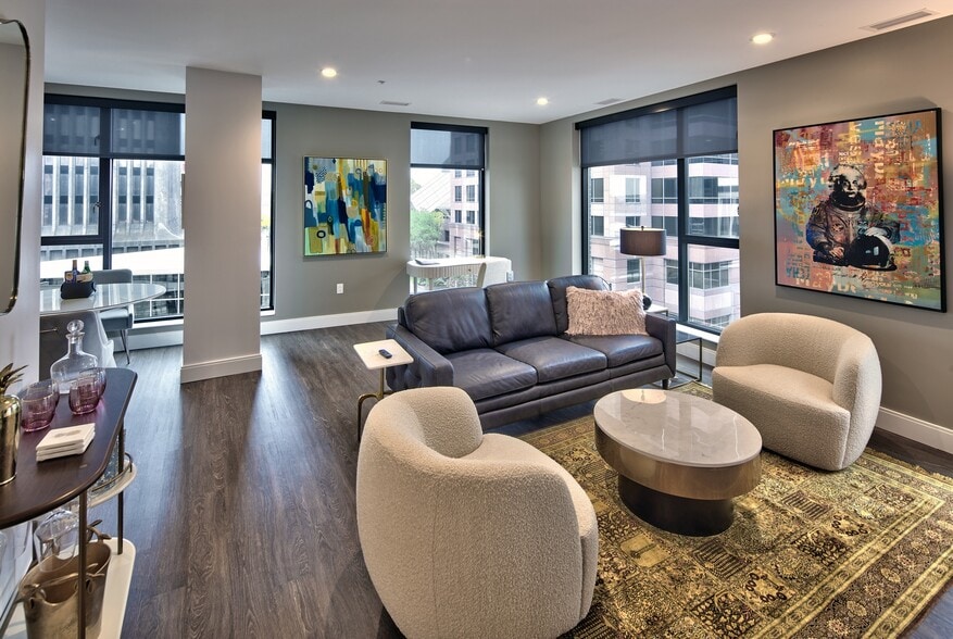 Primary Photo - 260 East Broad