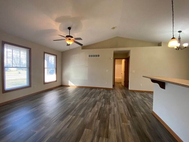 Building Photo - 3 Bedroom Home in Jimtown Schools!