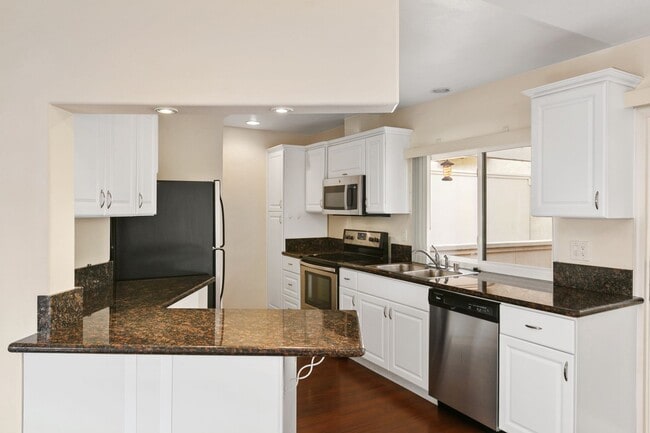Building Photo - Woodlands South - La Jolla Townhome