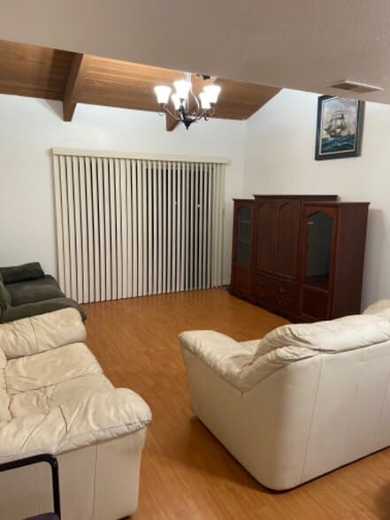 Building Photo - 10331 Lindley Ave