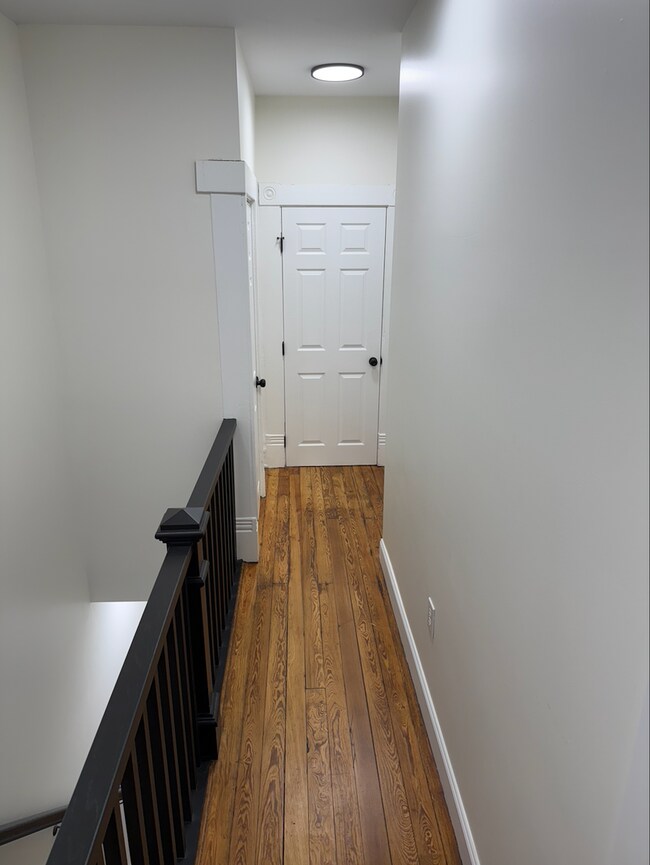 Building Photo - 433 Hanford St