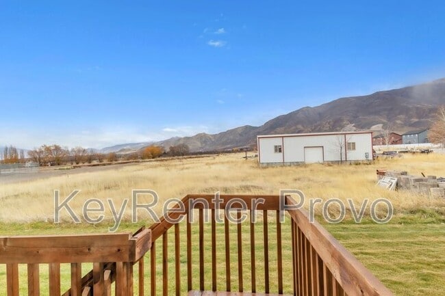 Building Photo - 1042 N 120 E St