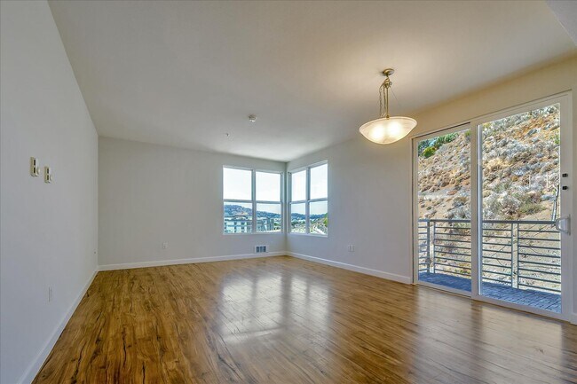 Building Photo - Candlestick Point - 2 BR, 2 BA Condo 1,166...