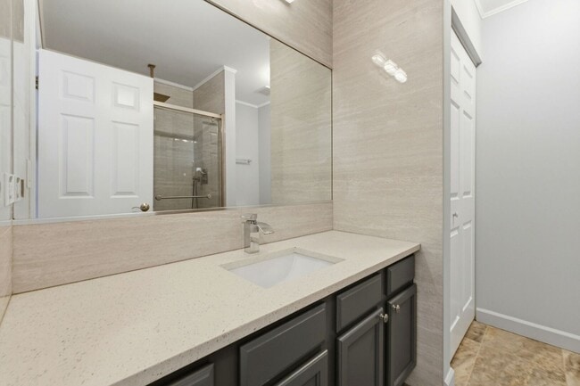 Building Photo - 218 Goldenrod Dr