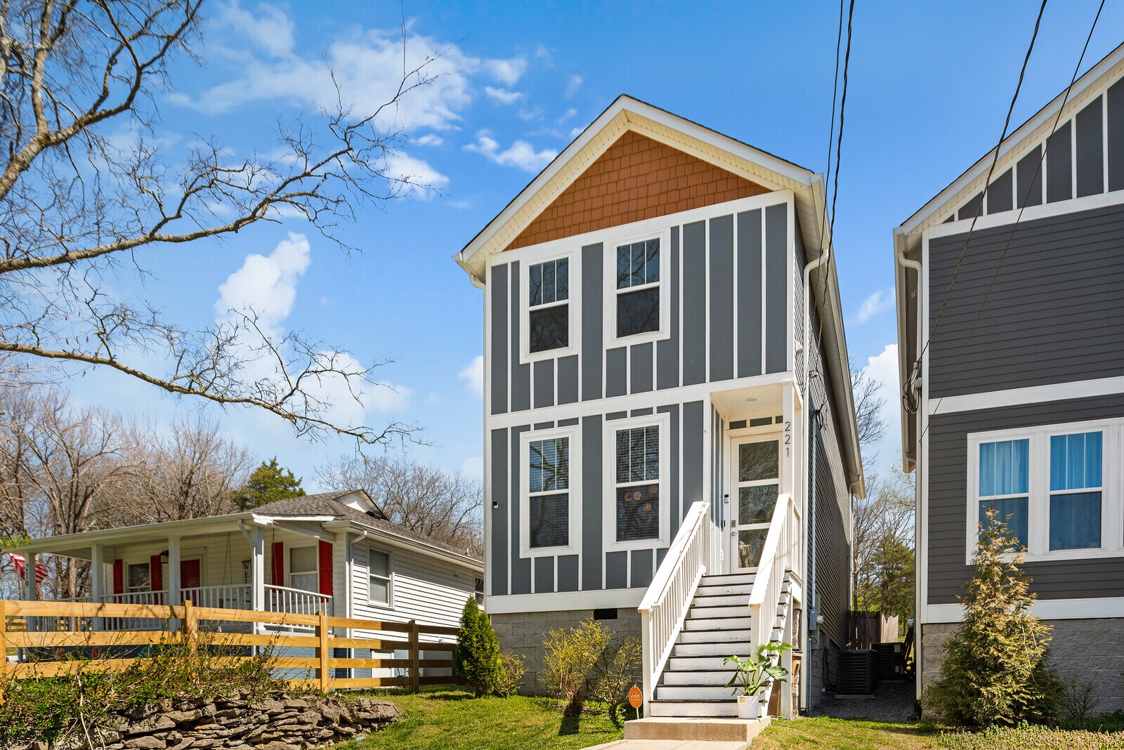 Building Photo - 221 Hillcrest Dr