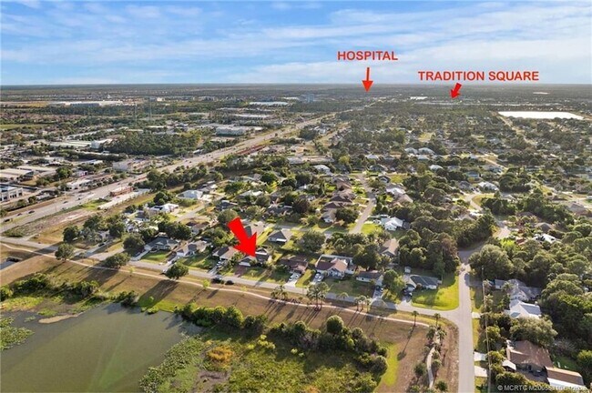 Building Photo - 2542 SW Kensington St