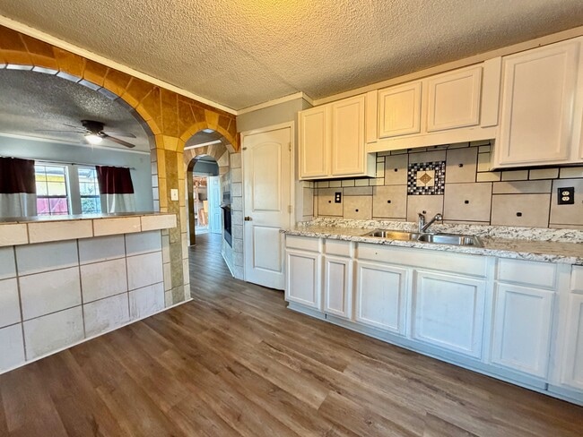 Building Photo - 104 Selma St