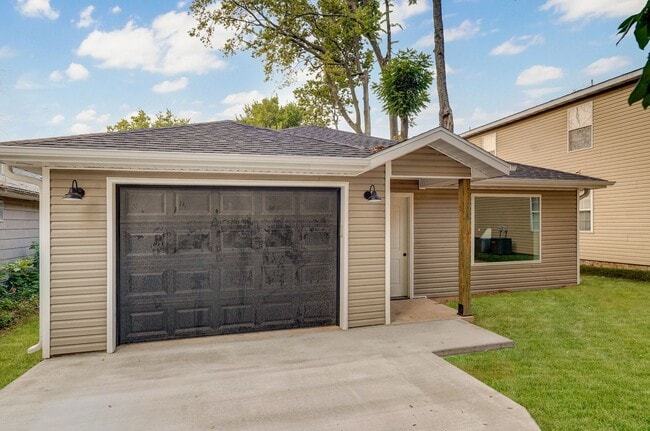 Building Photo - College students welcome! Brand new 3 bedr...