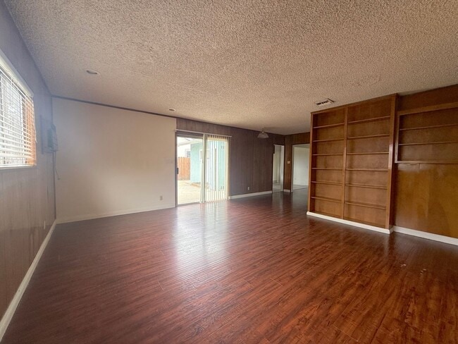Building Photo - 4719 La Presa Ave