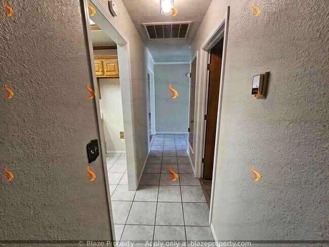 Building Photo - Now Leasing: Bright & Beautiful 3 Bed / 2 ...