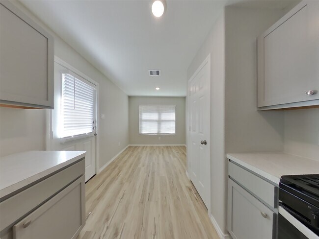 Building Photo - 17588 Rosewood Manor Ln