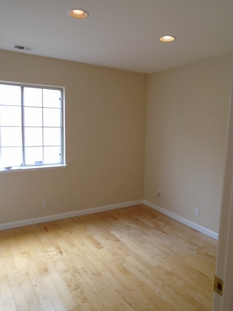 Building Photo - Nor Cal Realty, Inc - 3 bedroom, 2 1/2 bat...