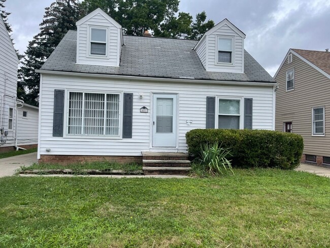 Primary Photo - Single Family Home 3 beds 1 bath Available...