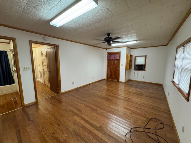Building Photo - 112 Kale St