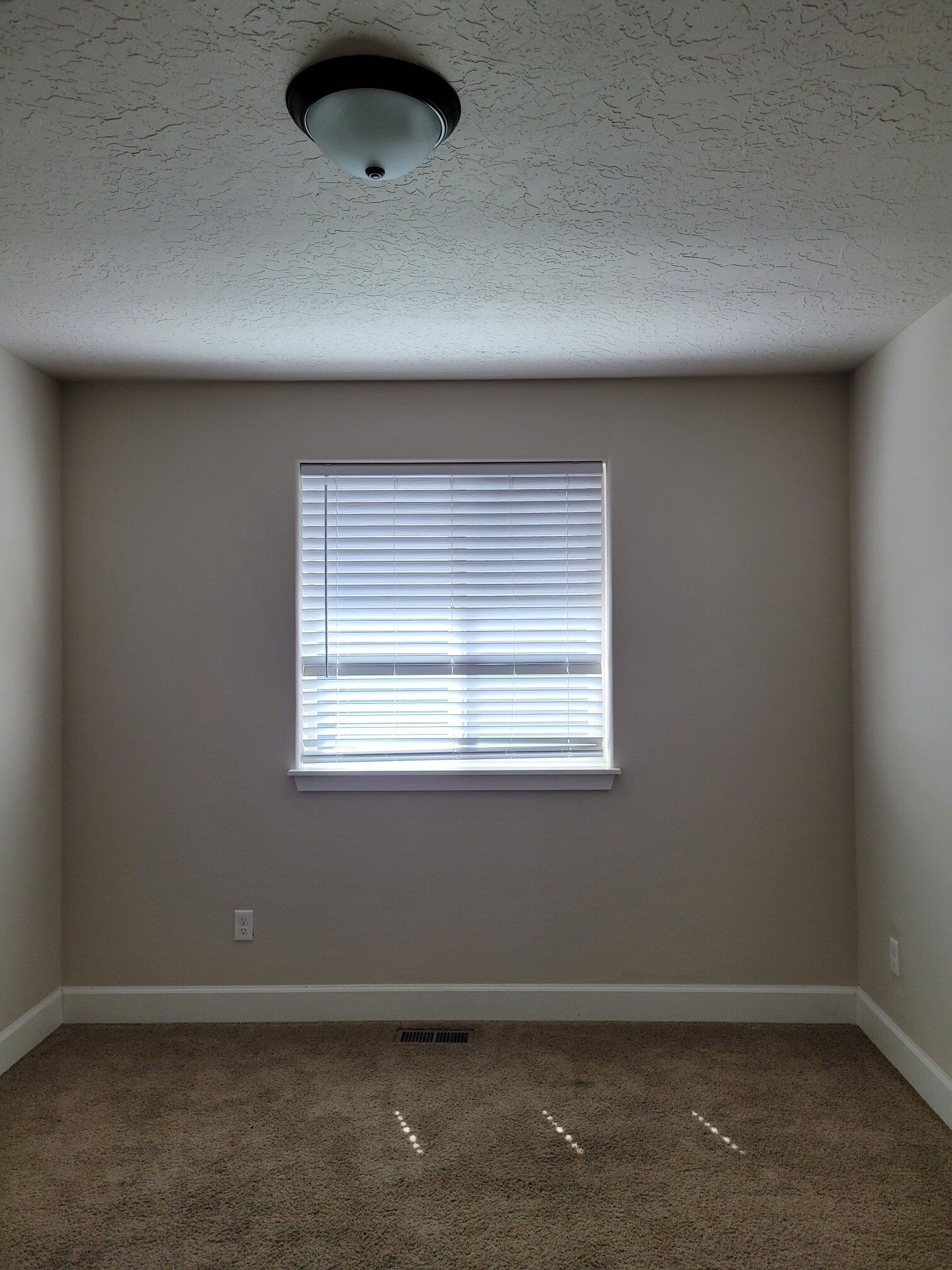 Building Photo - 3170 NE Coho St