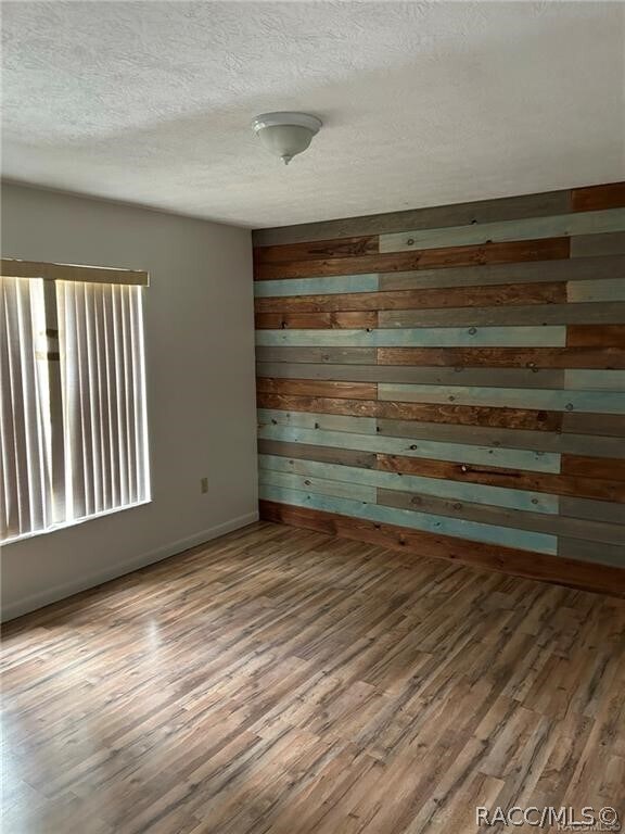 Building Photo - 2620 E Newhaven St