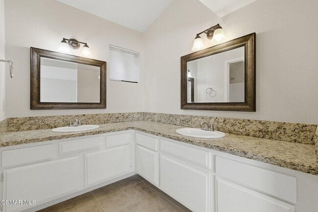 Building Photo - 26916 Lost Oak Ct