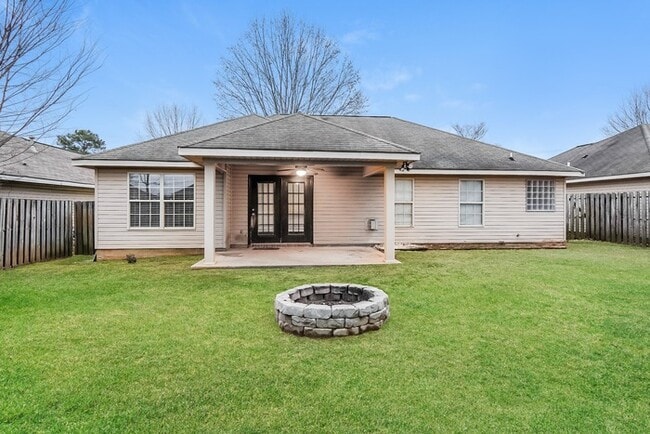 Building Photo - Charming 3 Bedroom Tuscaloosa Home