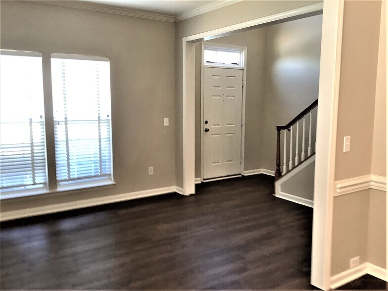 Building Photo - 818 Laurel Meadows Pkwy