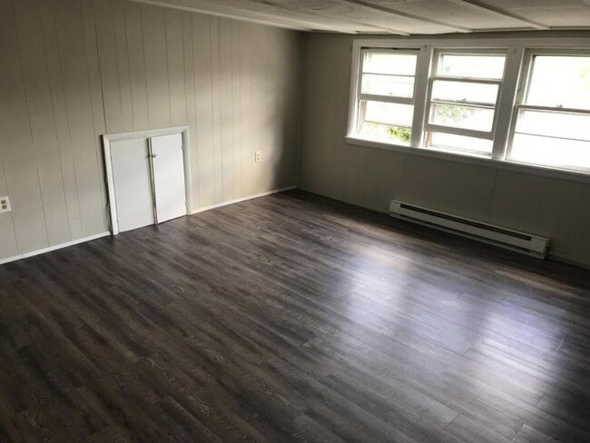 Building Photo - 17 E Louther St