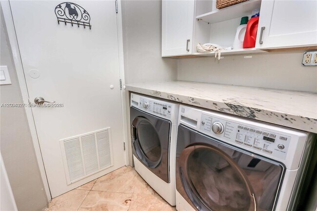 Building Photo - 1147 Buchanan St