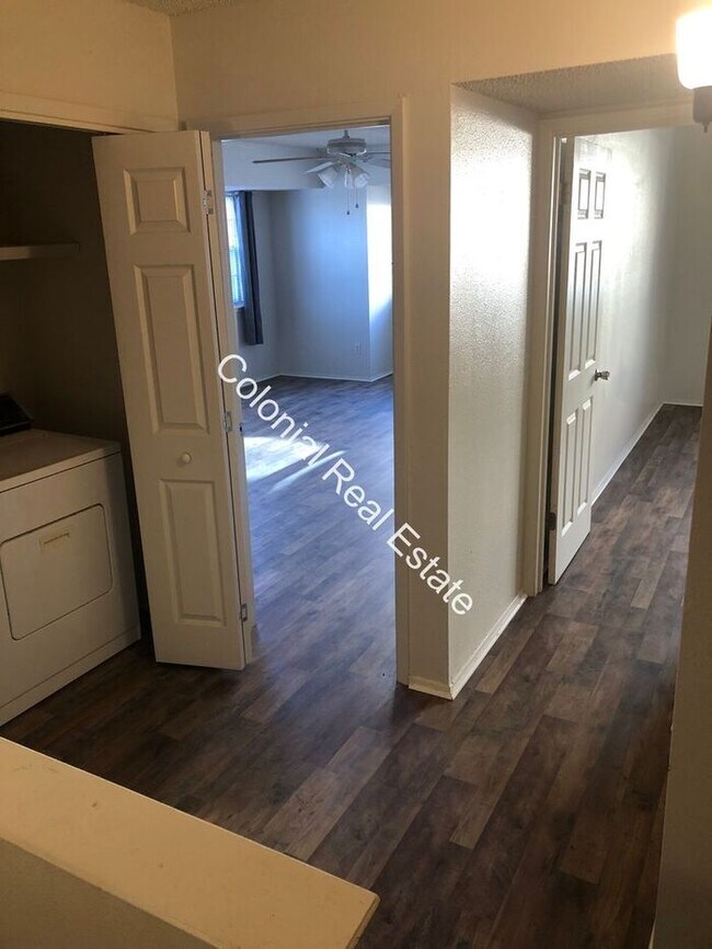 Building Photo - Beautiful, newly renovated, 2 bed 1 1/2 ba...