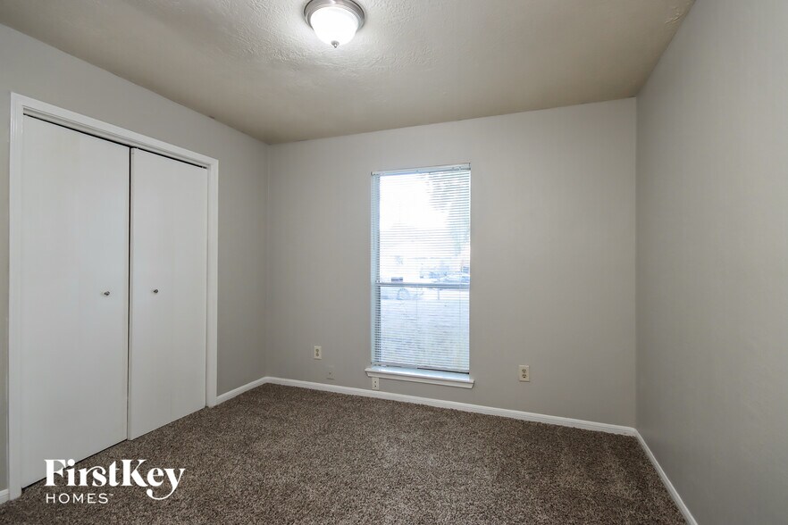 Building Photo - 2702 Forestbrook Dr