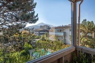 Building Photo - 290 Via Casitas