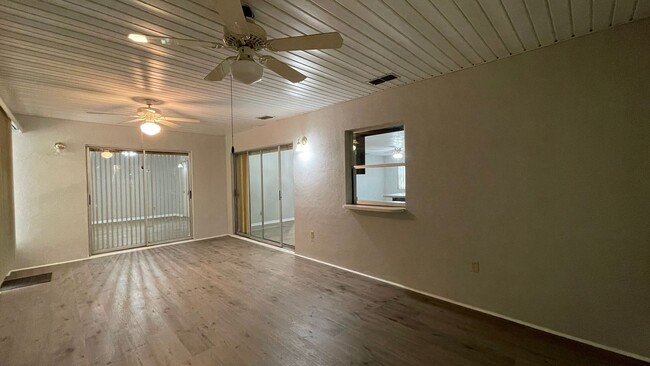 Building Photo - Move-In Ready! Charming 3-Bed 2-Bath Singl...