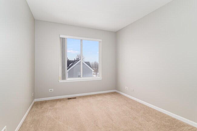 Building Photo - 520 Lincoln Station Dr