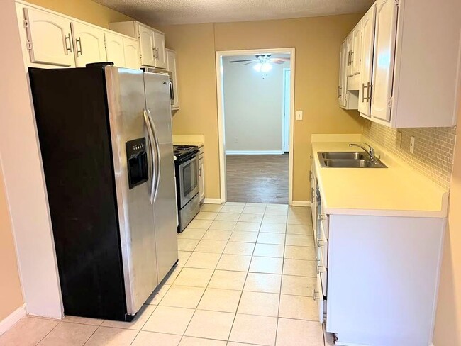 Building Photo - 8067 Creekstone Way