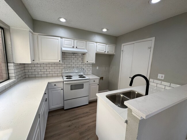 Building Photo - 4738-4740 Berridge Lane